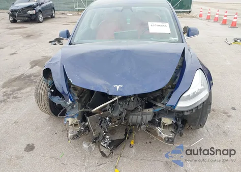 2019 Tesla Model 3 Long Range/Performance z USA, uszkodzony, nr VIN 5YJ3E1EB9KF359446